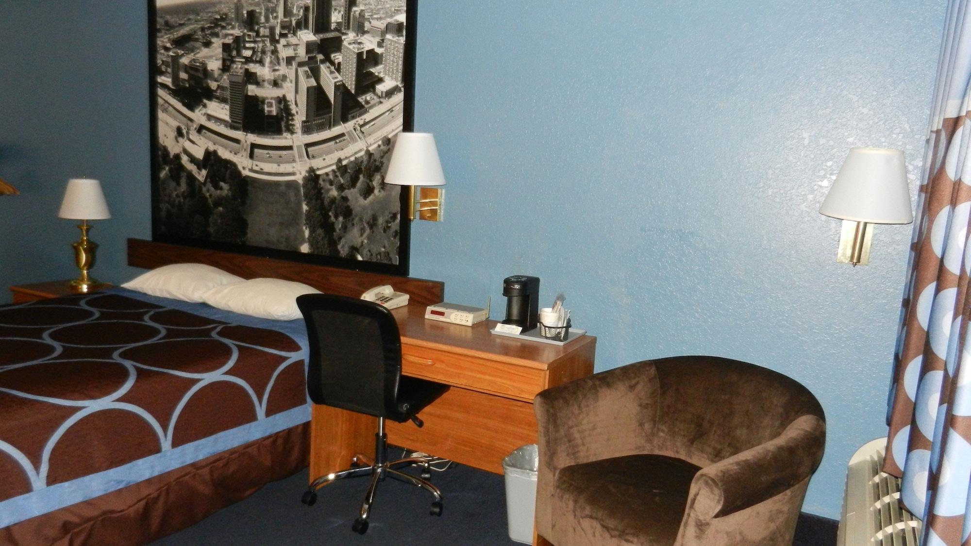 Super 8 By Wyndham Potosi Otel Dış mekan fotoğraf